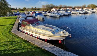 Aquafibre 32 - Jay - 5 Berth Inland Cruiser