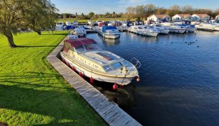 Aquafibre 32 - Jay - 5 Berth Inland Cruiser