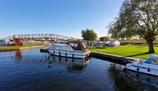 Aquafibre 32 - Jay - 5 Berth Inland Cruiser