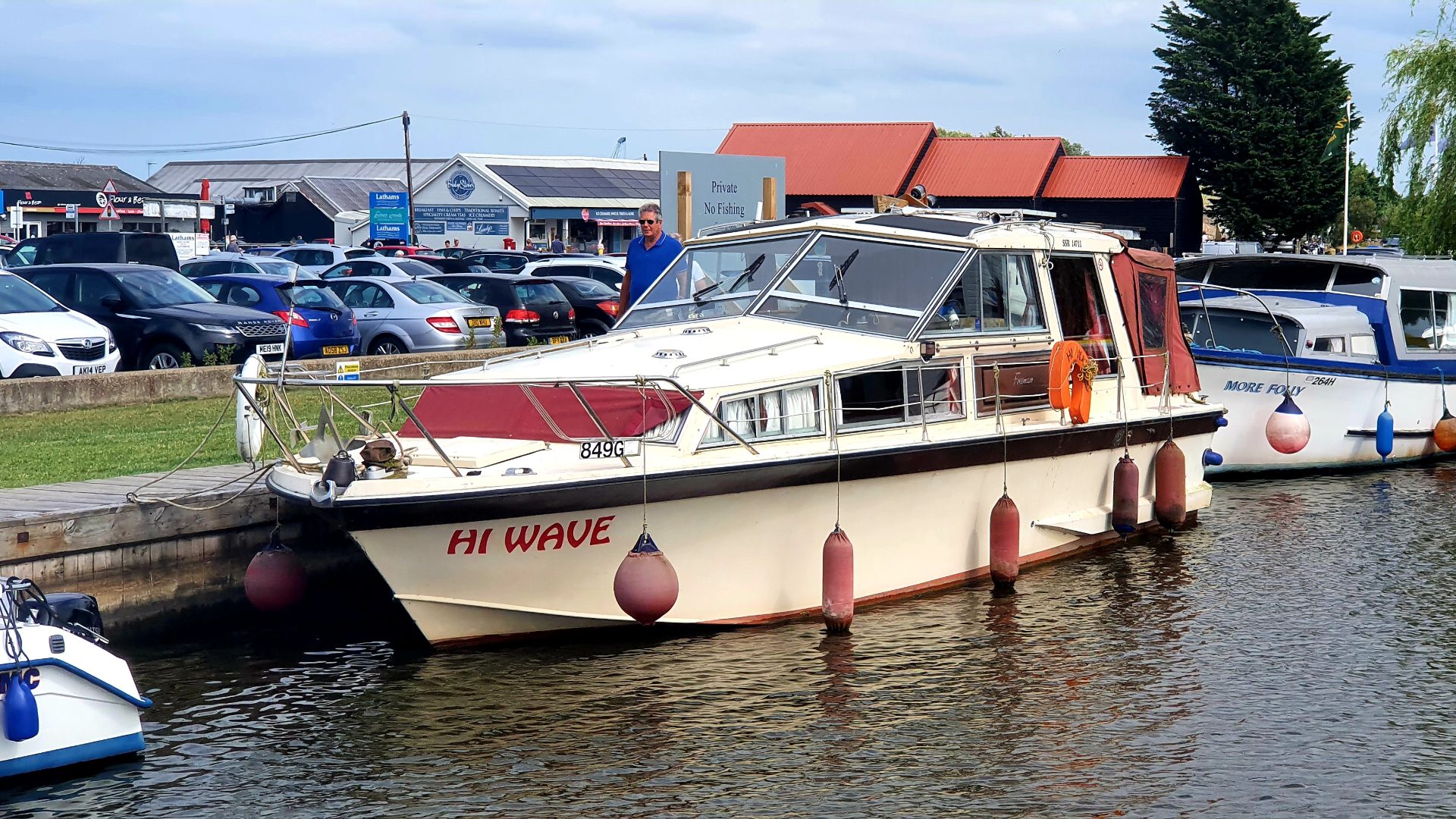 6 berth motorboat