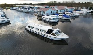 Faircraft 46 - Shining Light - 11 Berth River Cruiser