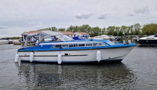 Aquafibre 32 - Jack - 4 Berth Inland river cruiser