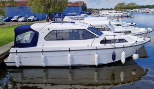 Renaissance 31 - LUNA - 5 Berth Inland river cruiser