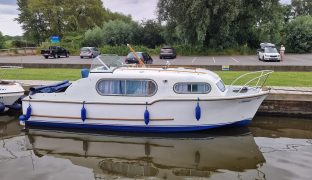 Freeman 22 - ADRIANNE - 4 Berth Classic inland river cruiser 