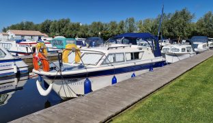 Seamaster 813 - Little Greebe - 4 Berth Inland River Cruiser