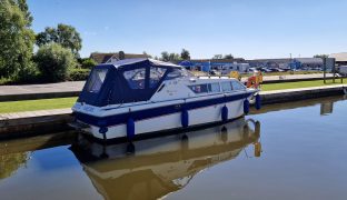 Seamaster 813 - Little Greebe - 4 Berth Inland River Cruiser