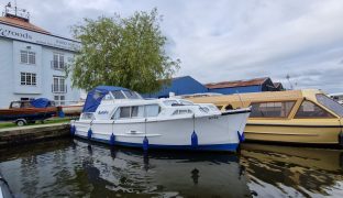 Aquafibre Ocean 30 - Bobella - 5 Berth Inland Cruiser