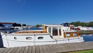 A O King of Wroxham - Crimson Dawn - 4 Berth Wooden Classic Motor Cruiser 