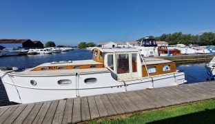 A O King of Wroxham - Crimson Dawn - 4 Berth Wooden Classic Motor Cruiser 