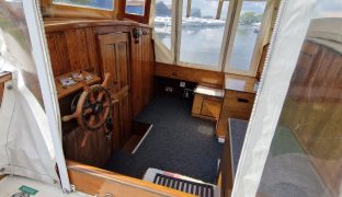 A O King of Wroxham - Crimson Dawn - 4 Berth Wooden Classic Motor Cruiser 