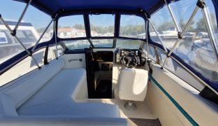 Bayliner 2655 - Lovely Jubbly - 4 Berth Sports Cruiser 