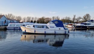 Aquafibre Ocean 30 - Bobella - 5 Berth Inland Cruiser