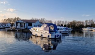 Aquafibre Ocean 30 - Bobella - 5 Berth Inland Cruiser