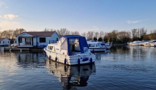 Aquafibre Ocean 30 - Bobella - 5 Berth Inland Cruiser