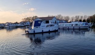 Aquafibre Ocean 30 - Bobella - 5 Berth Inland Cruiser