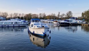 Aquafibre Ocean 30 - Bobella - 5 Berth Inland Cruiser