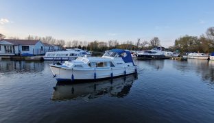 Aquafibre Ocean 30 - Bobella - 5 Berth Inland Cruiser