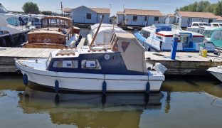 Inland Cruiser - Lucky Penny - 2 Berth Small Inland Cruiser