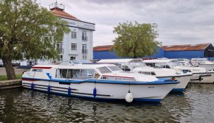 Aquafibre 38 Lowliner - Russet Retreat - 6 Berth Inland River Cruiser