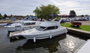 Bayliner - Minoo  - 4 Berth Inland Cruiser