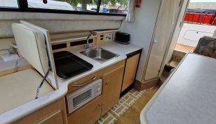 Bayliner - Minoo  - 4 Berth Inland Cruiser