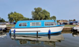 Hampton MK 3 - Amy May - 4 Berth Inland Cruiser