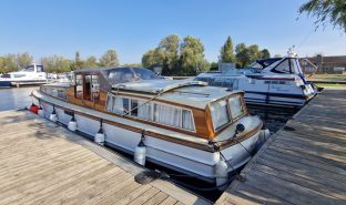 Powles 40 - Cassiopeia - 7 Berth River Cruiser