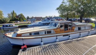 Powles 40 - Cassiopeia - 7 Berth River Cruiser