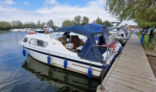 Seamaster 27 - Avocet - 4 Berth Inland cruiser