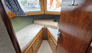 Seamaster 27 - Avocet - 4 Berth Inland cruiser