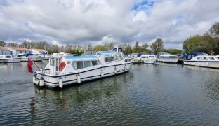 Aquafibre Pearl 38 - Moon Cloud  - 6 Berth Inland River Cruiser 