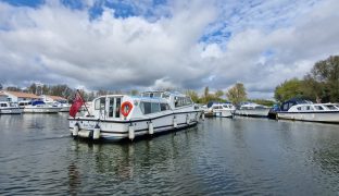 Aquafibre Pearl 38 - Moon Cloud  - 6 Berth Inland River Cruiser 