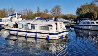 Alphacraft 32 - Pearl - 6 Berth Broads  River Cruiser