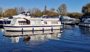 Alphacraft 32 - Pearl - 6 Berth Broads  River Cruiser