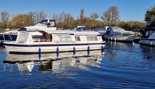 Alphacraft 32 - Pearl - 6 Berth Broads  River Cruiser