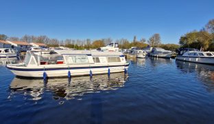 Alphacraft 32 - Pearl - 6 Berth Broads  River Cruiser