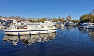 Alphacraft 32 - Pearl - 6 Berth Broads  River Cruiser