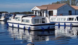 Aquafibre Entrepreneur 44 - Bright Light - 11 Berth Inland Cruiser