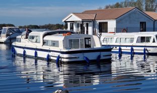 Aquafibre Entrepreneur 44 - Bright Light - 11 Berth Inland Cruiser