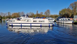 Aquafibre Entrepreneur 44 - Bright Light - 11 Berth Inland Cruiser