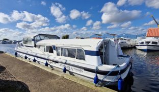 Alphacraft 42 - Commanding - 6 Berth Inland Cruiser