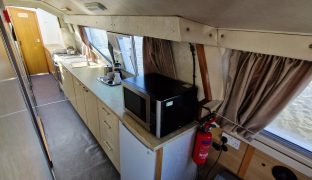 Alphacraft 42 - Commanding - 6 Berth Inland Cruiser