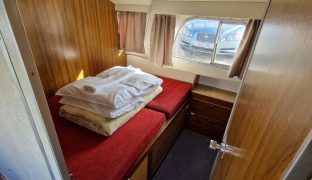 Alphacraft 42 - Commanding - 6 Berth Inland Cruiser