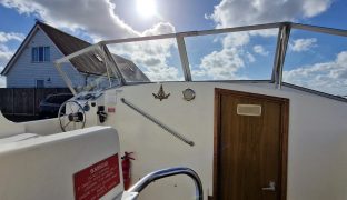 Alphacraft 42 - Commanding - 6 Berth Inland Cruiser