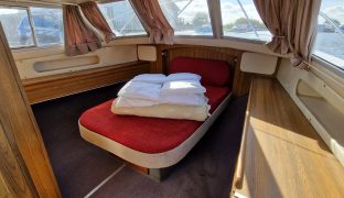 Alphacraft 42 - Commanding - 6 Berth Inland Cruiser