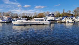 Connoisseur Commadore - Western - 6 Berth Inland Cruiser