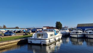 Aquafibre 38 - Antigua 1 - 7 Berth Inland cruiser